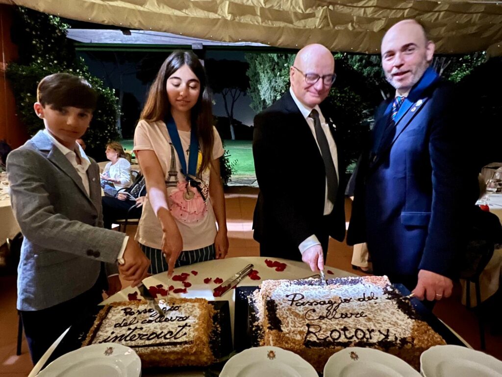 Taglio della Torta, passaggio del Collare del Rotary e Interact Club Roma Acquasanta